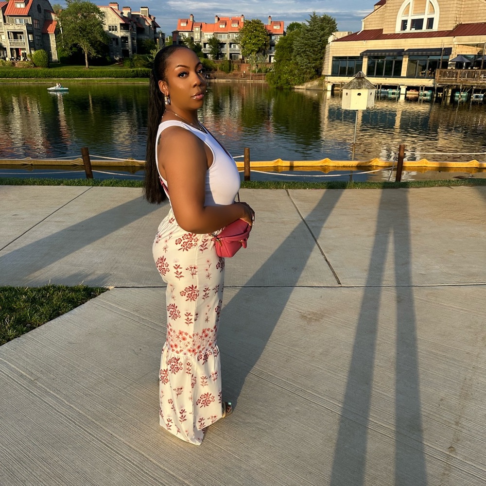 Wide legged ruffle bottom dress pants Shein brand , great quality (cream)